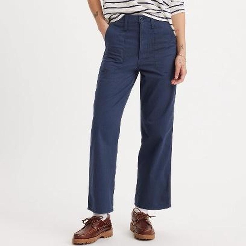 Levi’s Surplus Straight Women’s Pants in color Black Iris 30x27